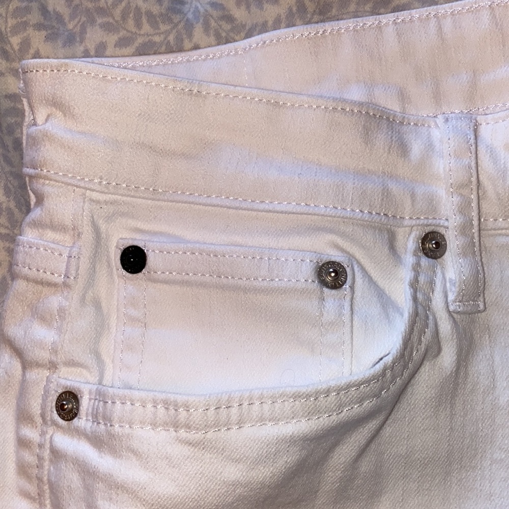 Calvin Klein Women’s White Bermuda length shorts. Size 14. Like New. - Picture 7 of 8